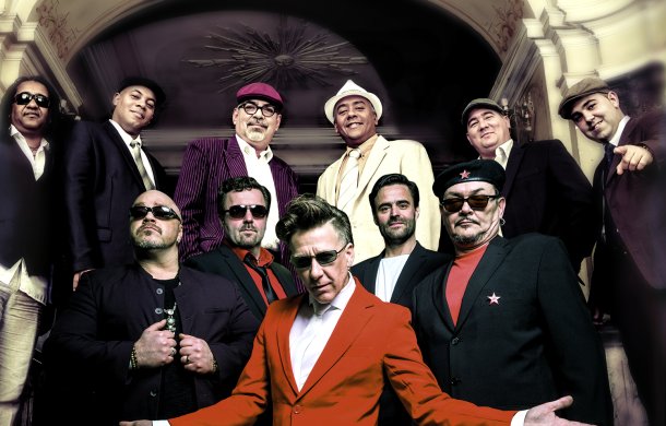 Los Dos y Companeros